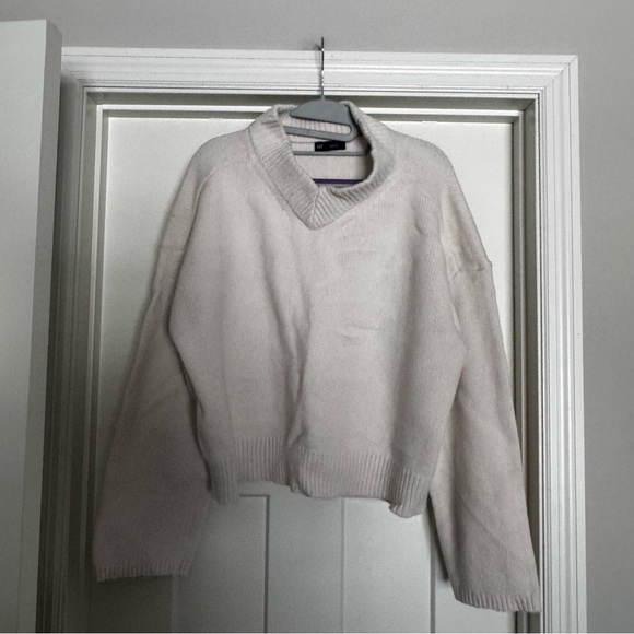 GAP Sweaters - GAP Textured Knit Sweater in Cream size Medium Tall